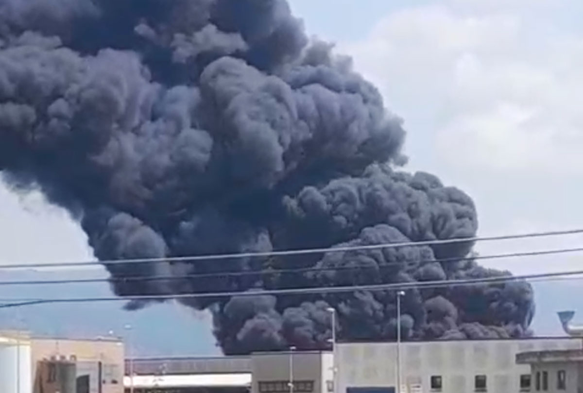 Lamezia, incendio pneumatici: Arpacal avvia monitoraggio del