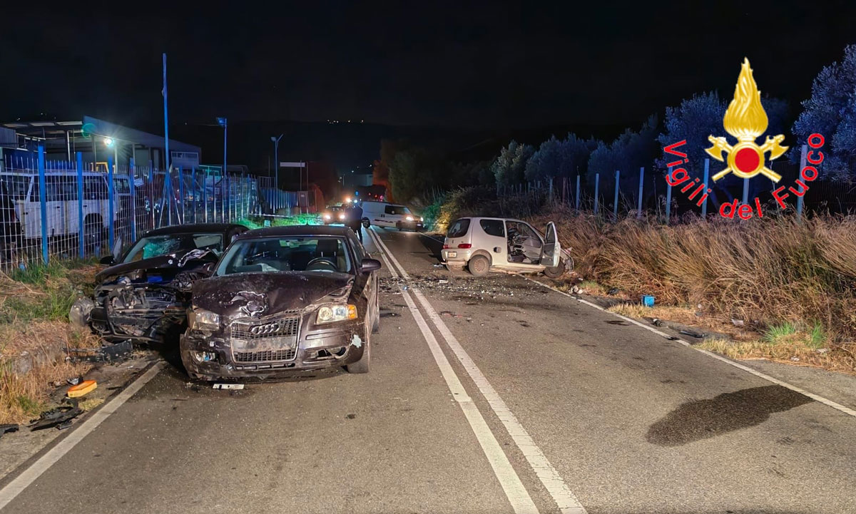 Incidente stradale a Borgia, tre auto coinvolte e cinque fer