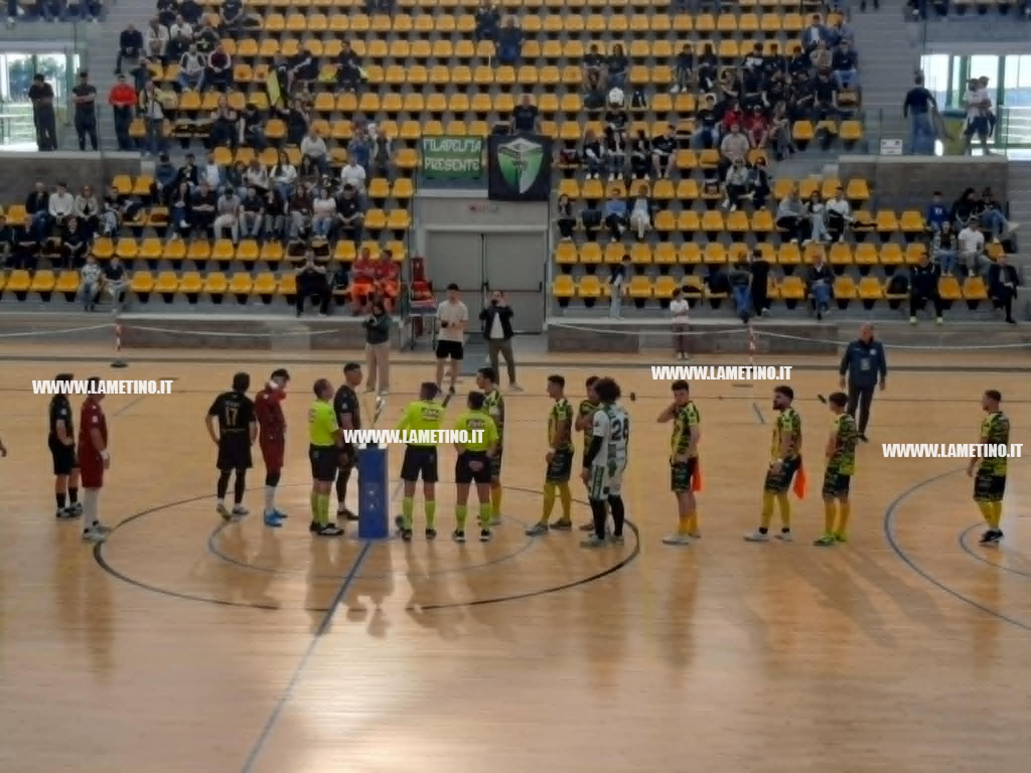 ingresso_in_campo_di_Icierre_Lamezia_e_Pianette_Futsal_per_la_terza_ed_ultima_gara_6f201.jpg