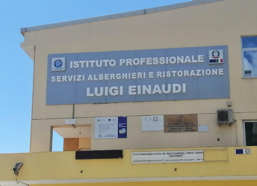 Lamezia, per studenti del serale dell'Einaudi pioggia di vot