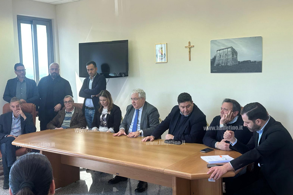 Lamezia, incontro su lavoratori “Con.Te” al Comune. Murone: “Tutti compatti per la soluzione di questa vertenza”