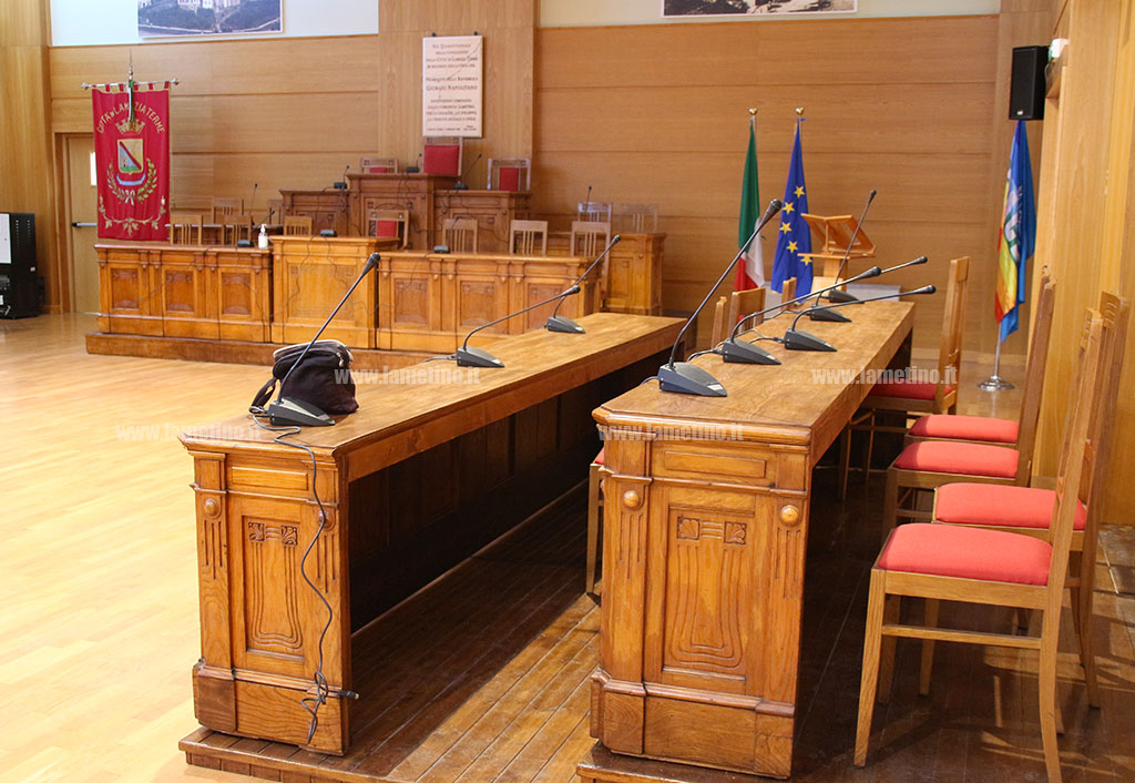luisi-sala-consiliare_ef30d_cd4dc_1c3ad_de3ce_06741_18d6e_57c39_10fea_2251c.jpg