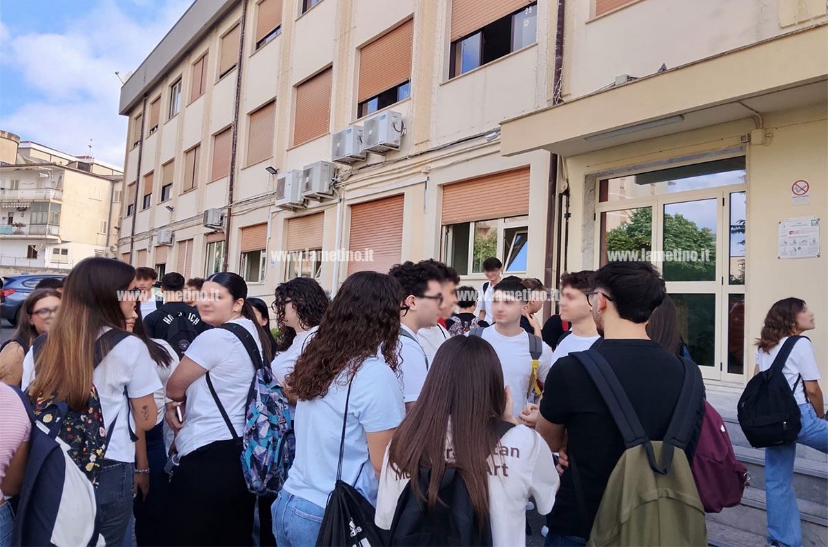 maturista-studenti-2026Lamezia-foto_90ca0.jpg