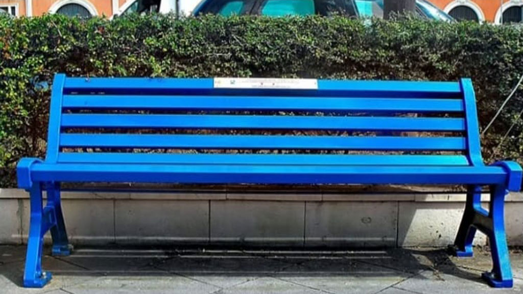 Lamezia, l'8 maggio installazione al parco Impastato della panchina blu della bigenitorialità