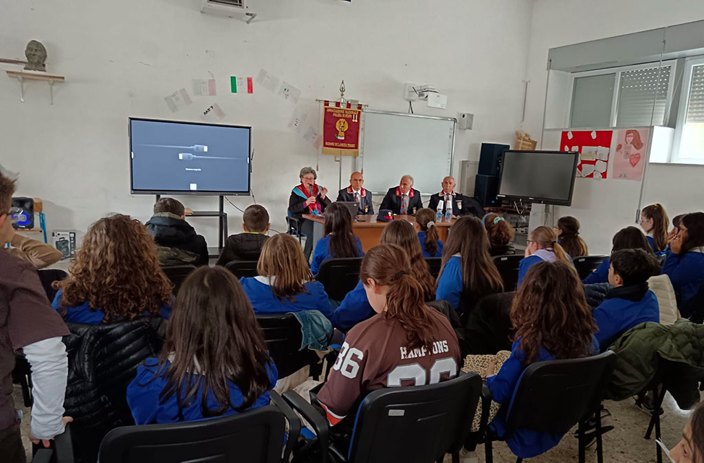 Associazione Nazionale Polizia di Stato incontra gli alunni di Feroleto Antico e Pianopoli per dire no alle dipendenze