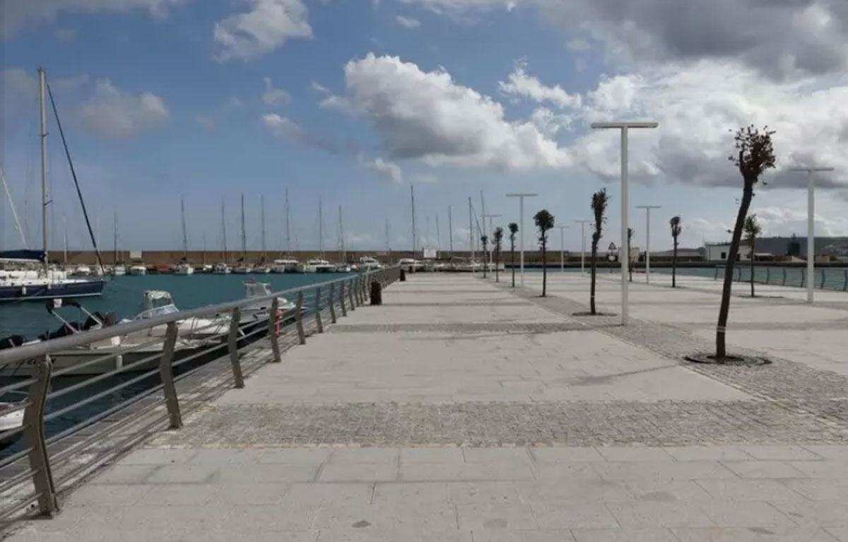 Sbarcati al porto di Crotone 57 migranti soccorsi dalla Guar