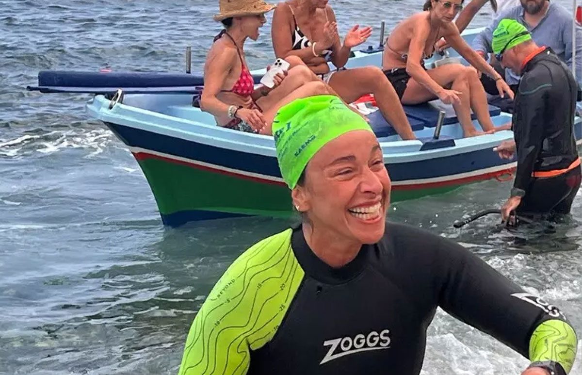 Attraversa stretto di Messina a nuoto per sostenere progetto