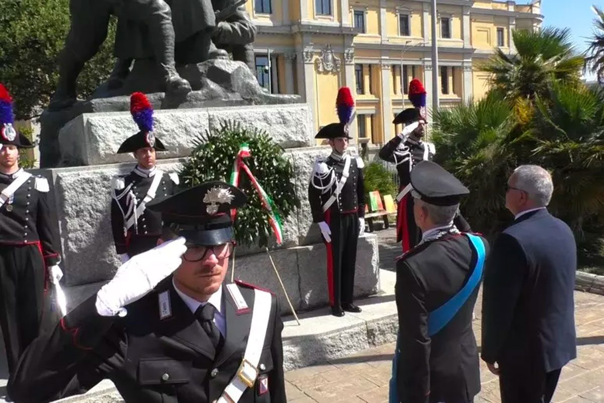 2 giugno, alzabandiera e corona alloro al monumento ai cadut