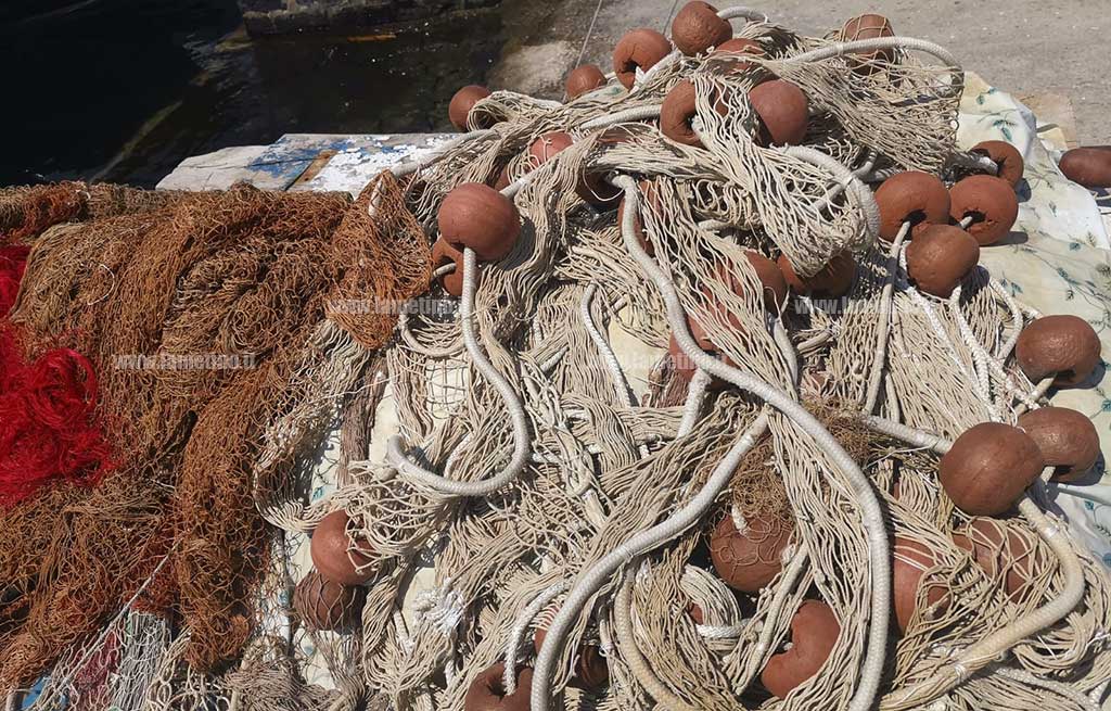 Pesca illegale, 19 chilometri di reti sequestrate nel Tirren