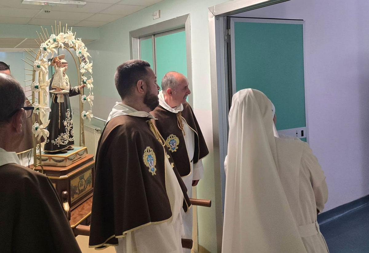 Lamezia, San Antonio in visita all’ospedale: fede e preghier