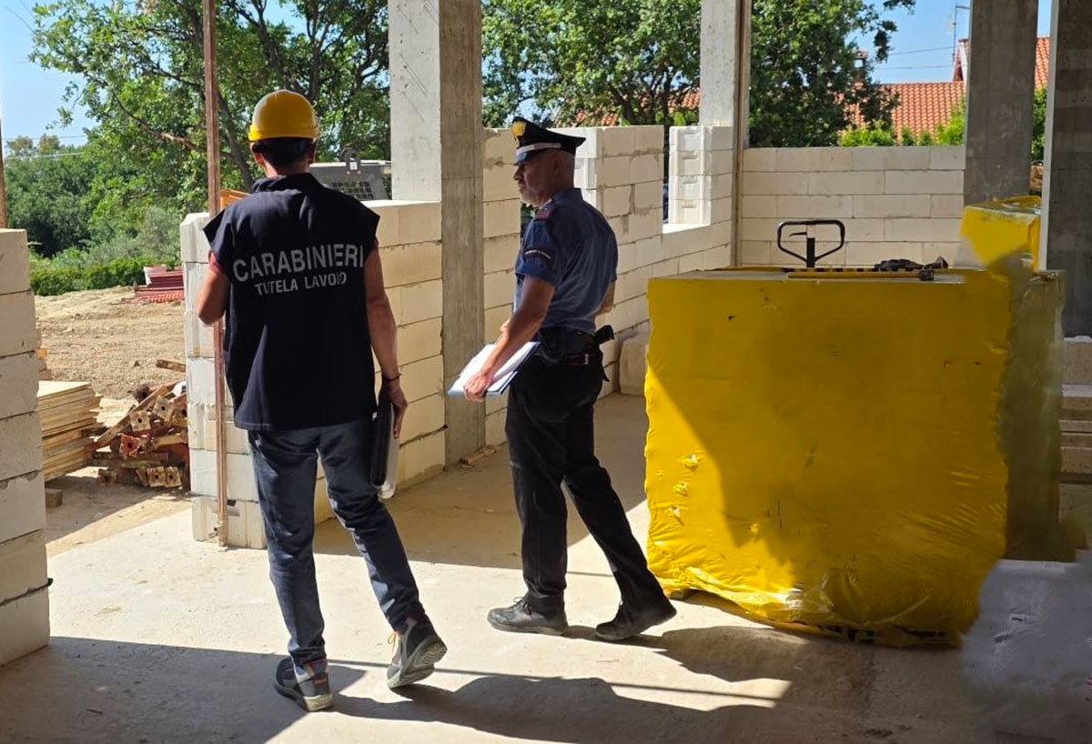 Irregolarità in un cantiere edile del Catanzarese, sospesi i