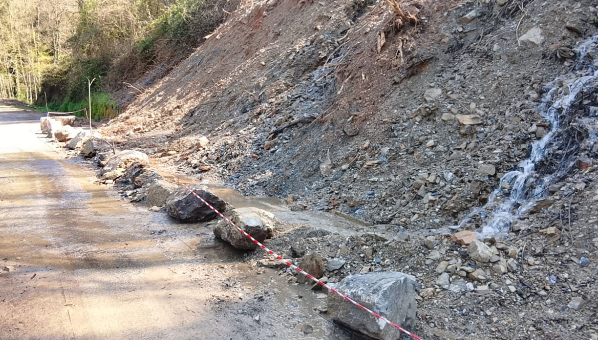 Strada tra Motta e Conflenti ancora chiusa, cittadini pronti a una raccolta firme: “Così restiamo isolati”