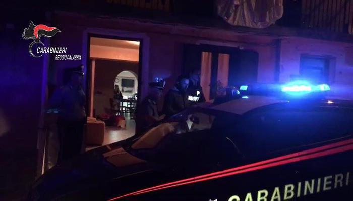 Uccisero il compagno della madre, arrestati due fratelli nel reggino