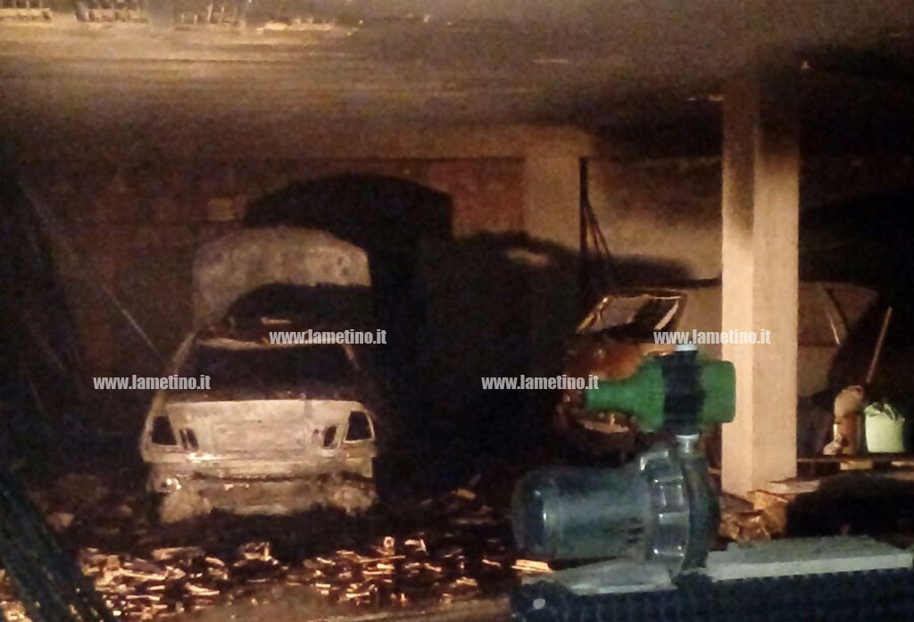 Lamezia, nella notte a fuoco due auto a San Minà