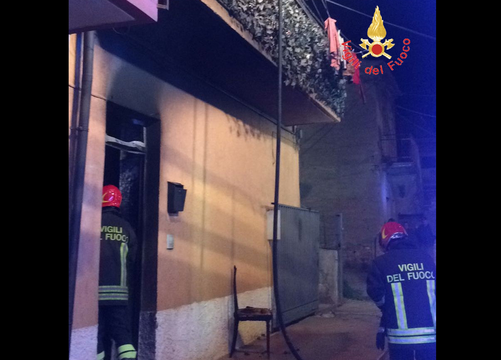 Lamezia: incendio in abitazione a Caronte, salva famiglia