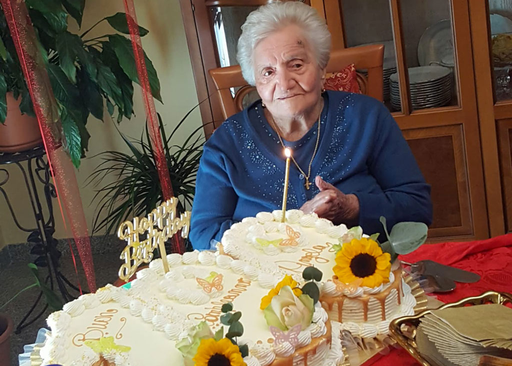 Lamezia, i 100 anni della signora Angela nel giorno dell'Immacolata
