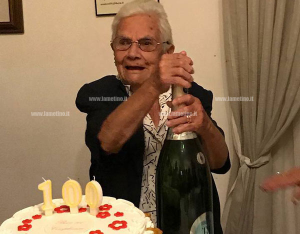 Lamezia, la signora Rosina festeggia 100 anni