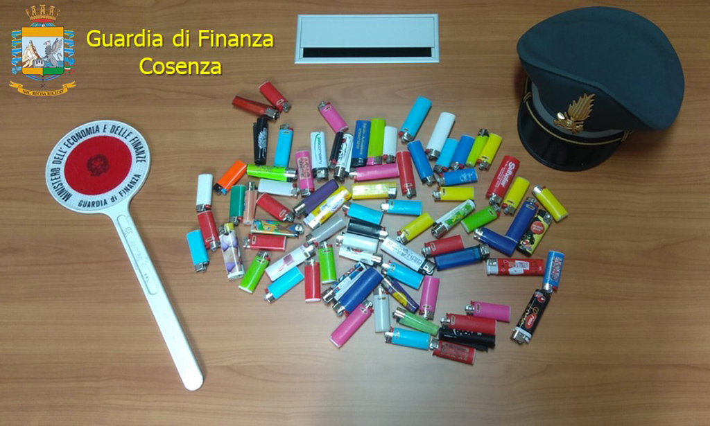 Arrestato piromane a San Giovanni in Fiore, sequestrati oltre 70 accendini