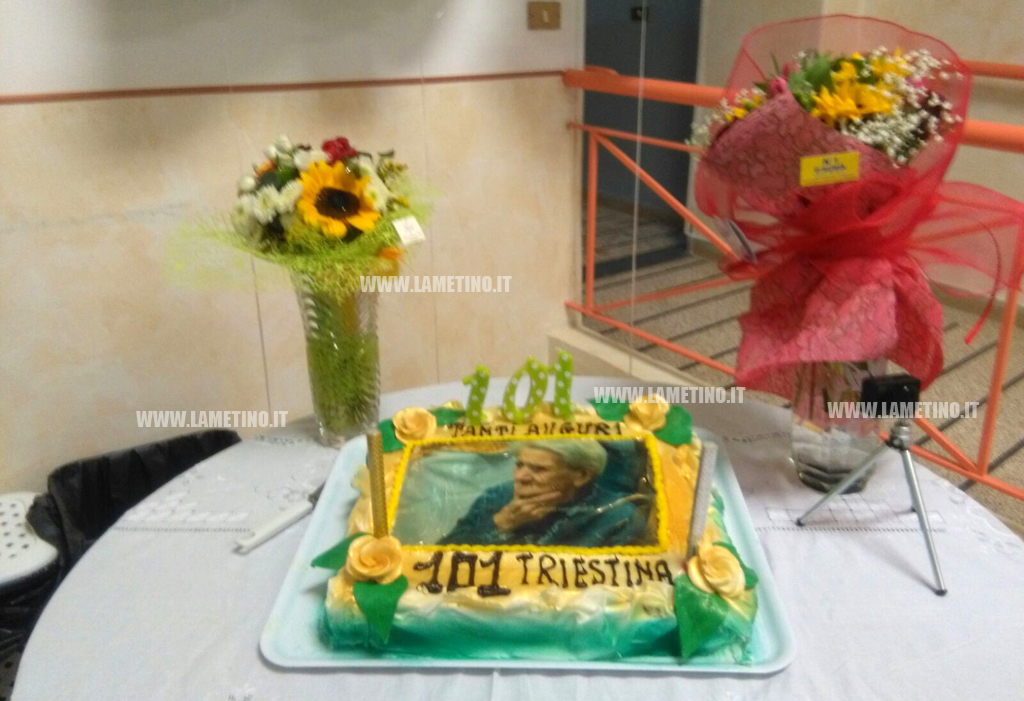 Lamezia, festa per i 101 anni della signora Triestina con la "band dei Nonnetti"