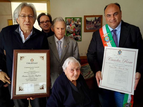 Signora compie 108 anni, festeggiata a Locri 