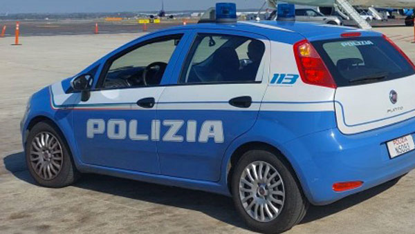 Lamezia, giovane sorpreso a bordo di un'auto rubata nel parcheggio dell’aeroporto: denunciato