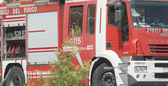 Incendio distrugge tre capannoni nel vibonese, morti numerosi animali