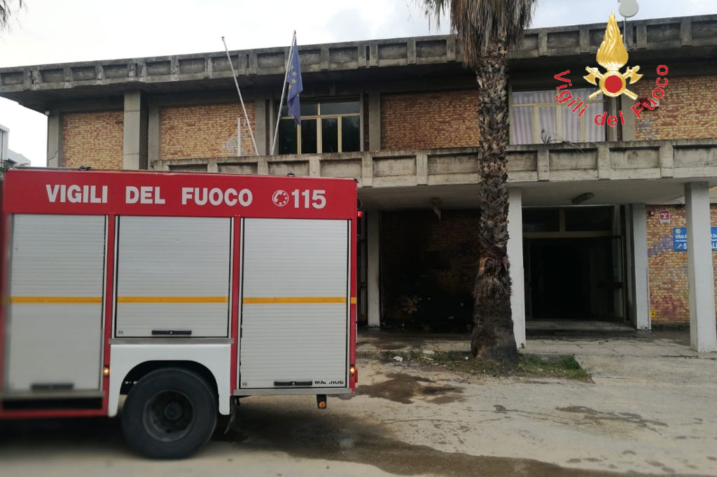 115-incendio-foto-12102018-scuola.jpg
