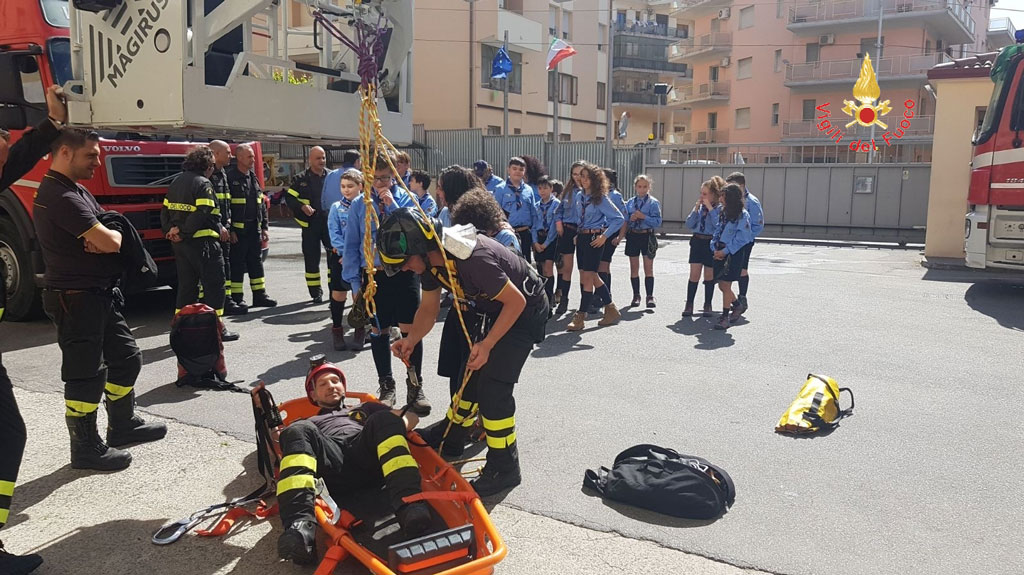 Scout in visita al comando provinciale Vigili del Fuoco di Catanzaro