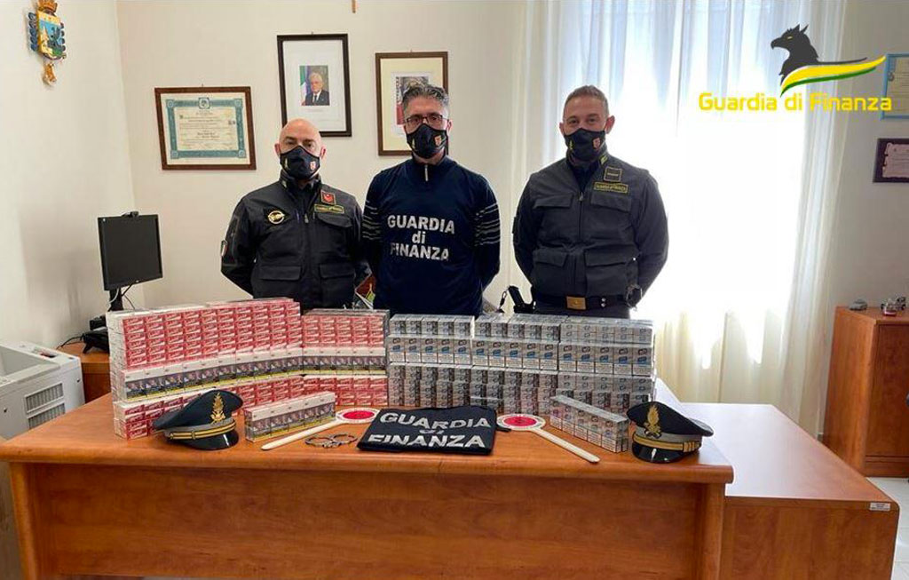 Tir con 9 tonnellate di sigarette di contrabbando fermato da Gdf Reggio, un arresto