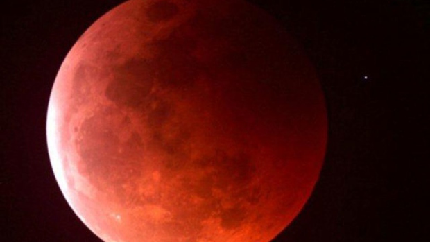 Tra stanotte e domani l’eclissi di superluna rossa