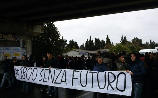 Lamezia: protesta dipendenti Infocontact, bloccata statale 18 