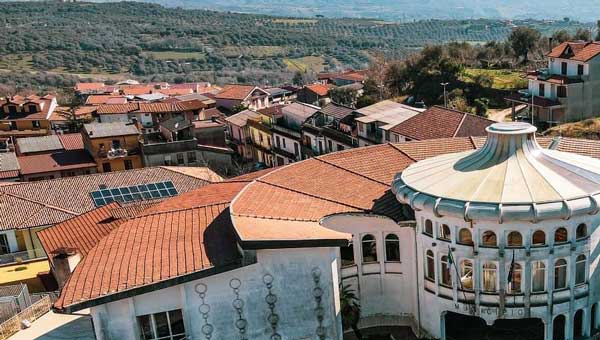 Covid, troppi casi: sindaco Rombiolo chiude le scuole