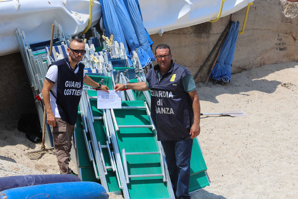 Sequestrati 2 stabilimenti balneari abusivi nel vibonese
