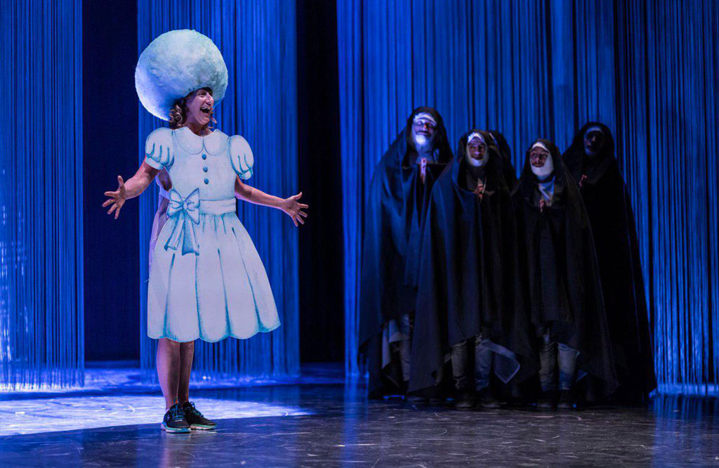 Angela Finocchiaro al teatro comunale di Catanzaro con "Ho perso il filo"
