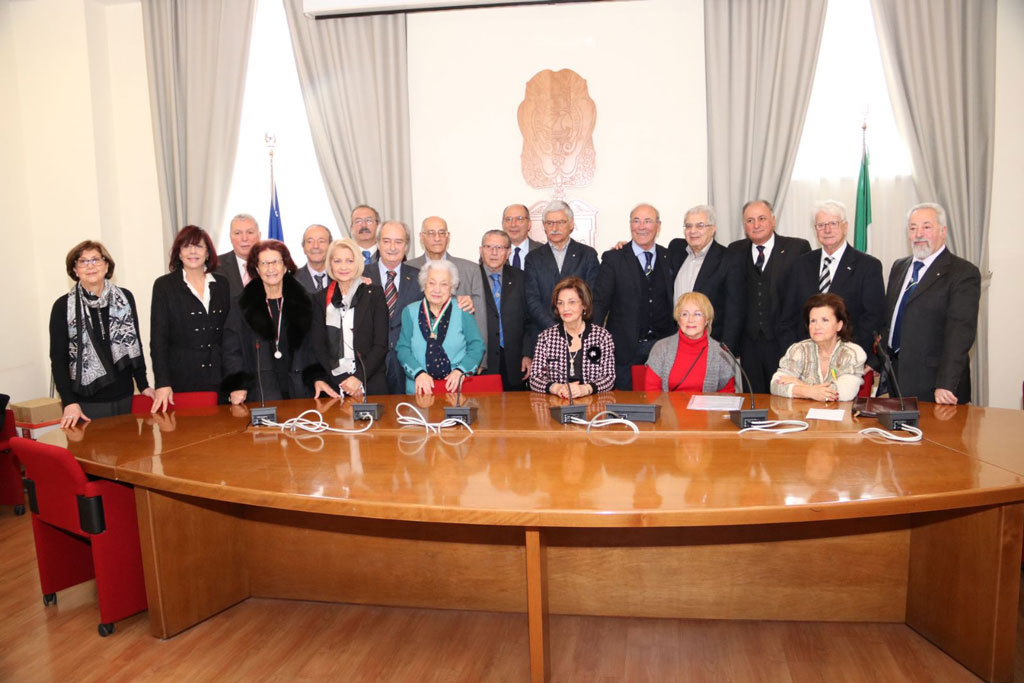 Premiati i maestri del lavoro dalla Camera di commercio Catanzaro, tra loro anche centenaria 