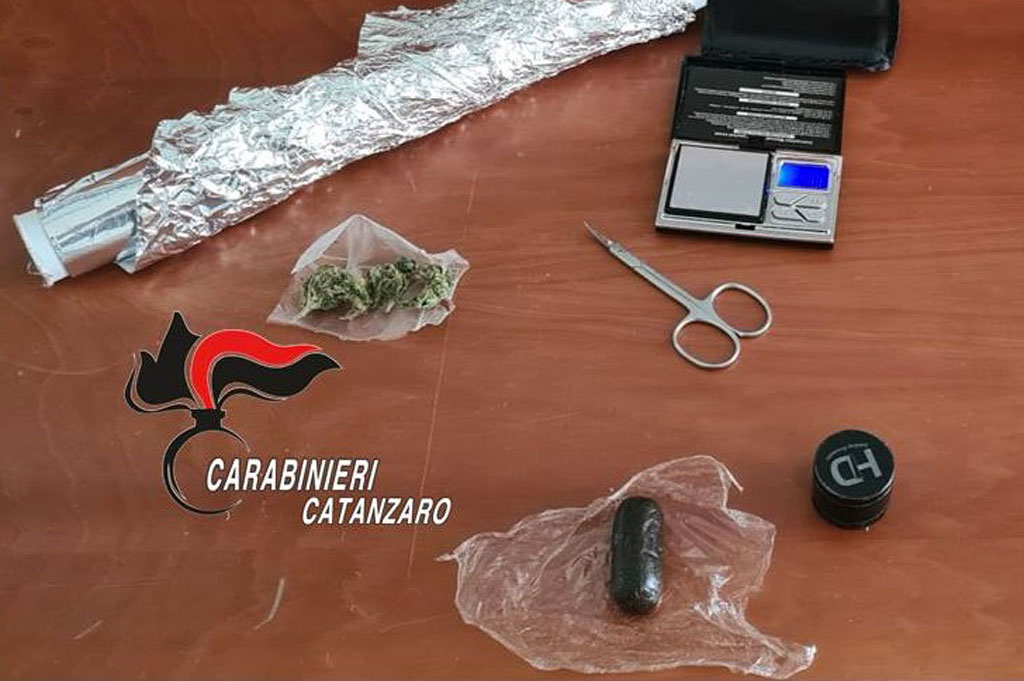 In giro con hashish e marijuana, arrestato 35enne a Chiaravalle