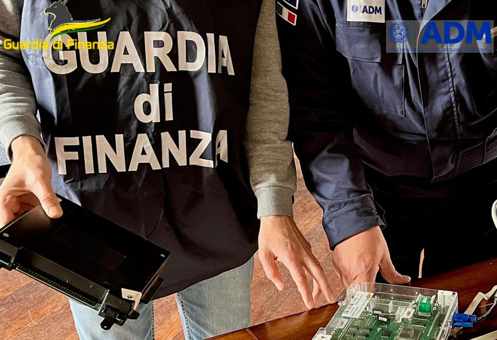 Sequestrati 32 apparecchi da gioco con scheda clonata nel Cosentino