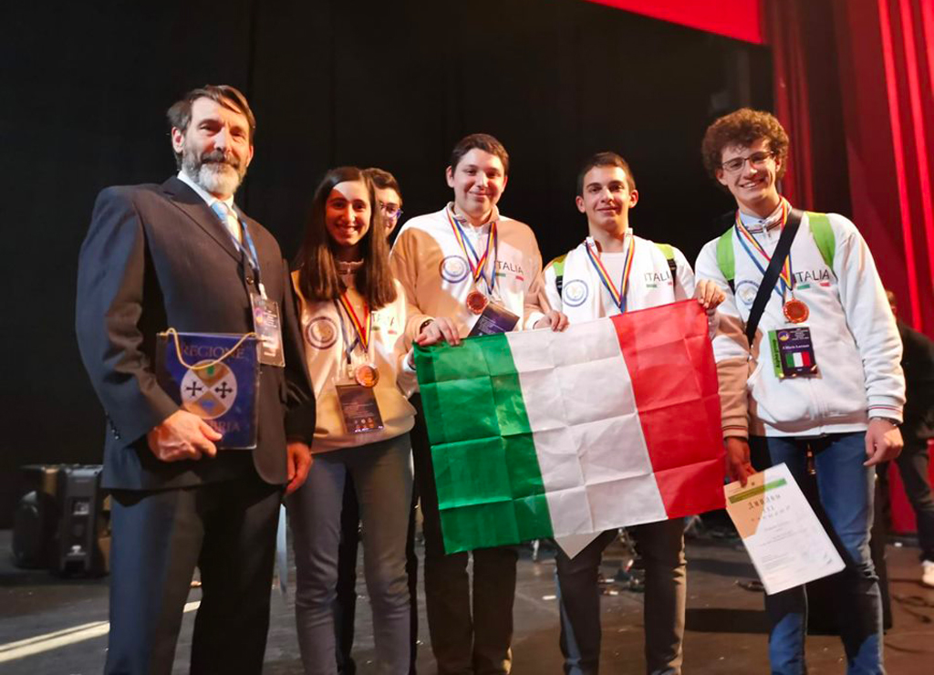 Tre calabresi sul podio delle Olimpiadi di Astronomia in Romania