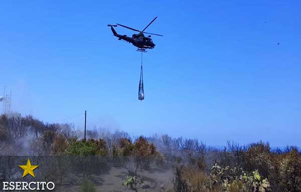 Lamezia, elicottero reggimento “Sirio” sullo Stromboli per ripristino comunicazioni telefoniche