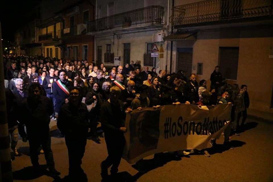 Autobomba in macchina, fiaccolata a Limbadi per ricordare Matteo Vinci
