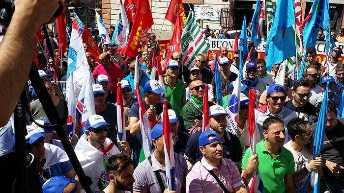 Metalmeccanici in piazza a Catanzaro: serve politica di sviluppo