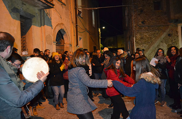 4-A-Strina-per-le-vie-di-Falerna3012020.jpg