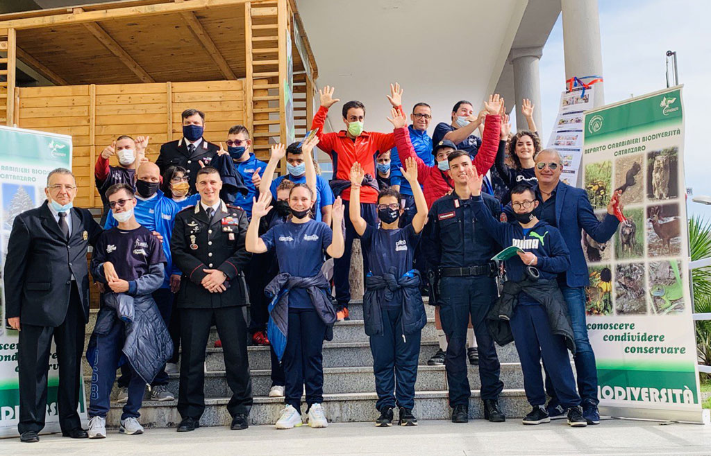 Lamezia, giornata delle forze armate: anche ragazzi della Lucky Friends visitano caserma carabinieri