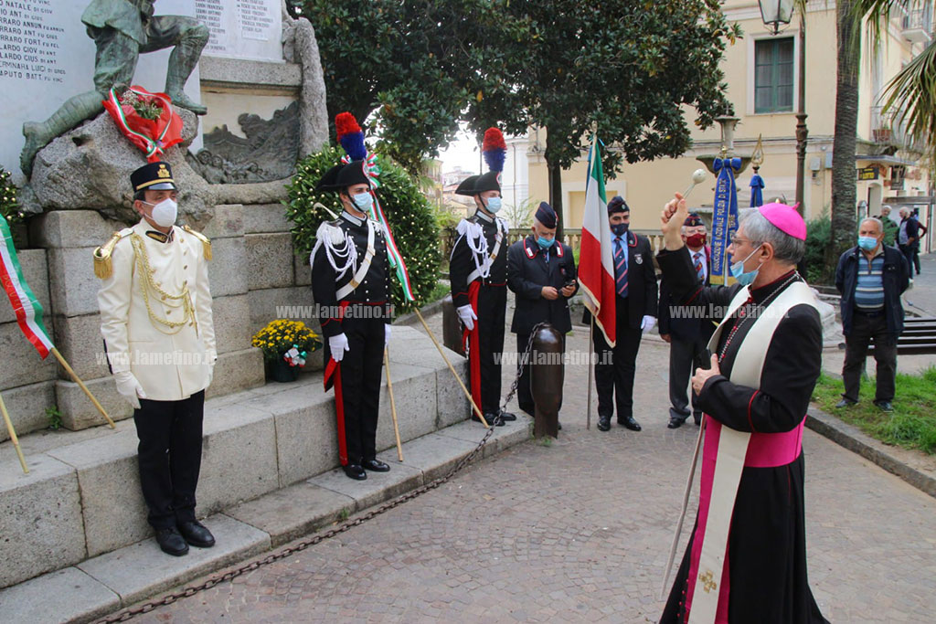 Lamezia, ricordo e riflessione nella Giornata dell'Unità Nazionale e delle Forze Armate: bambini visitano caserma Carabinieri
