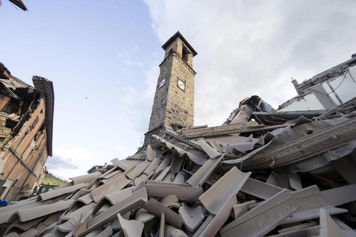 Otto vigili urbani di Cosenza ad Ottobre nelle zone colpite dal sisma