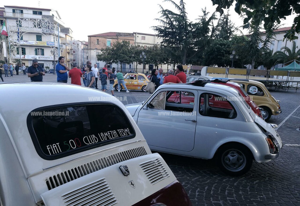 Lamezia, concluso in piazza 5 dicembre il giro della Calabria in 500 alla riscoperta delle bellezze della regione