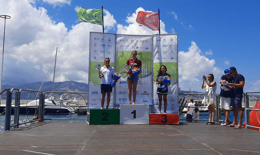 58Traversata-dello-Stretto---podio-assoluto-femminile_ec9e2.jpg