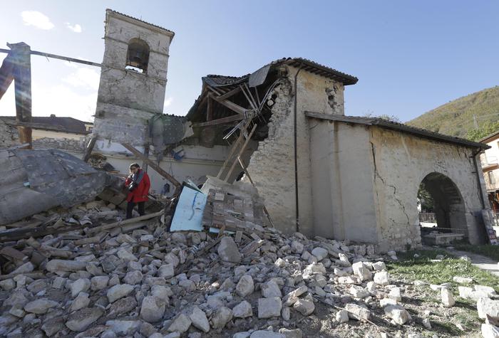 Nuovi scosse di terremoto magnitudo 5.4 e 5.9 nel centro Italia, si contano i danni