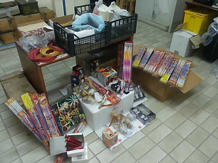 Polizia sequestra 50 kg materiale pirotecnico nel catanzarese