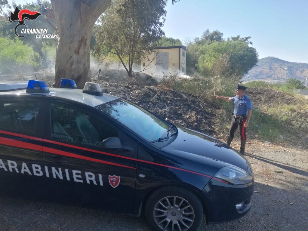 Incendio alle pendici della collina, arrestato 35enne a Soverato